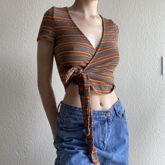 side tie crop top (crosslist on depop) - Picture 2 of 4